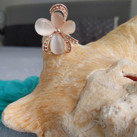 Rosegold Flower Ring - Picture 2 of 5
